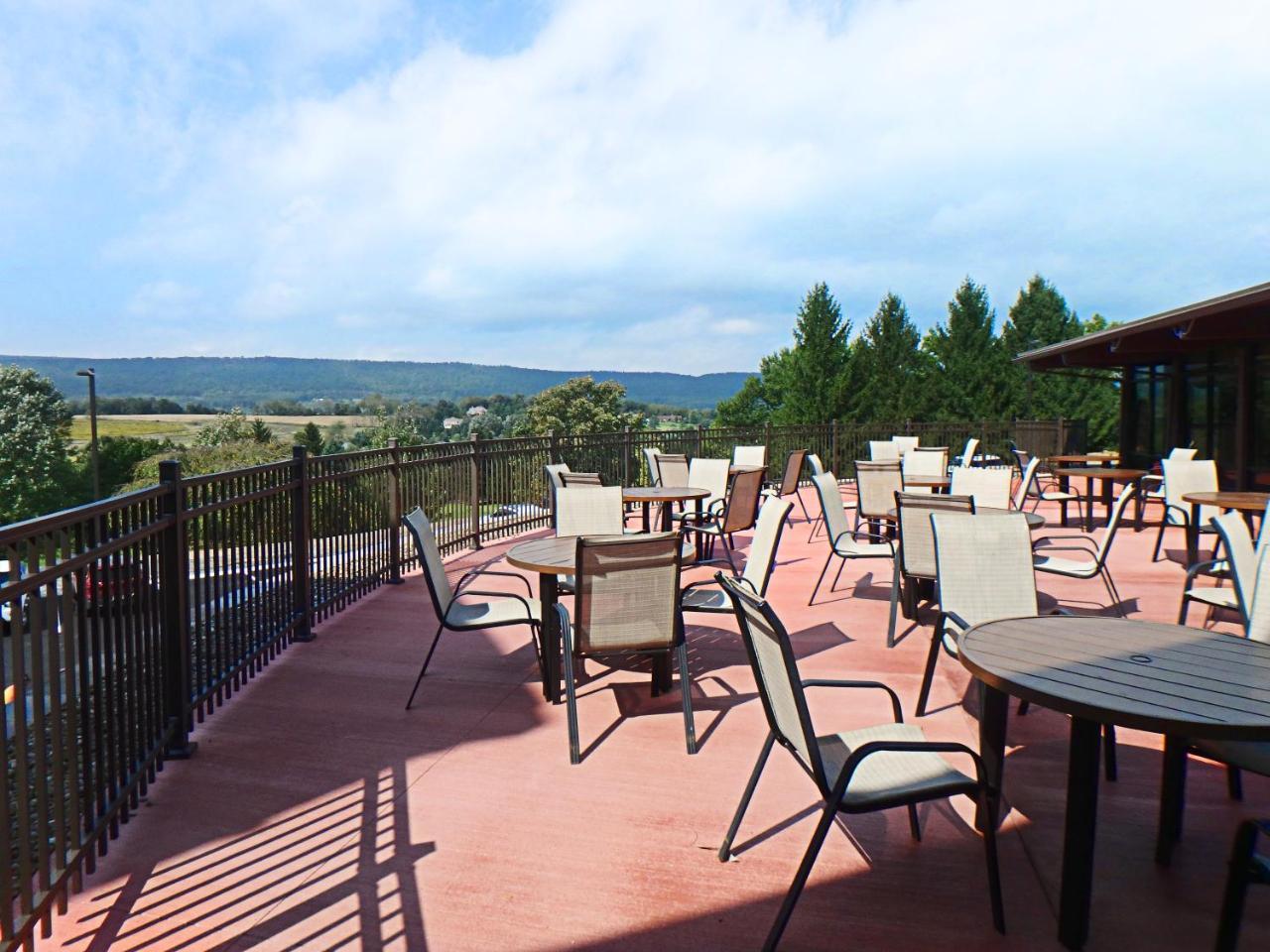 Готель Wyndham Garden State College Boalsburg Екстер'єр фото